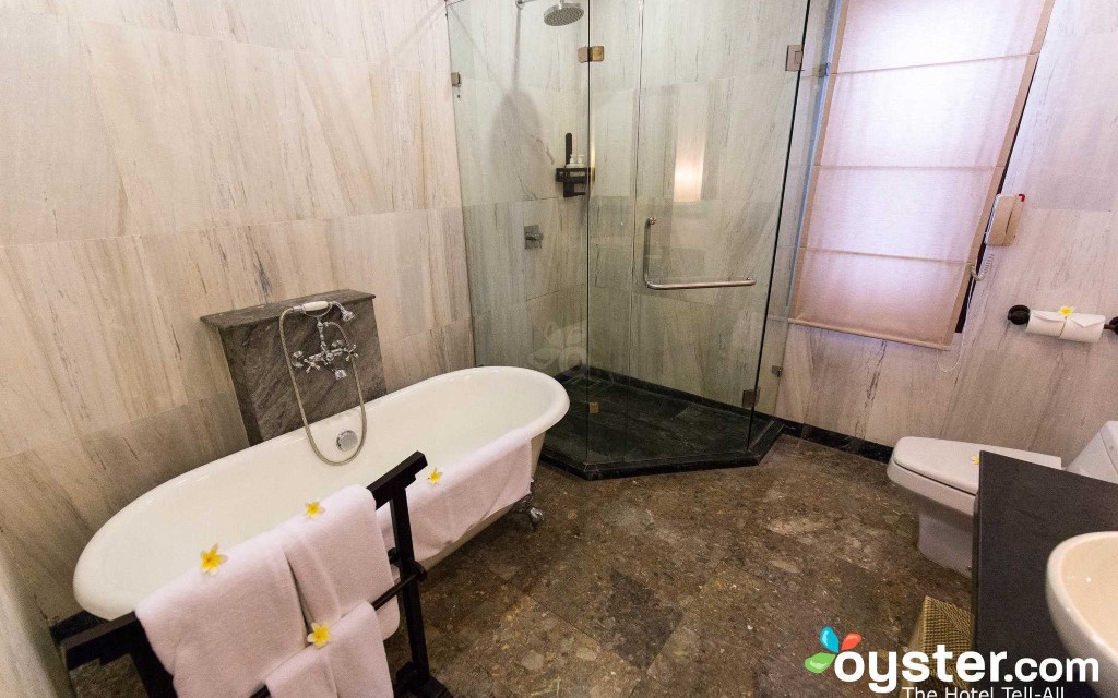 phòng deluxe tại ana mandara huế việt nam